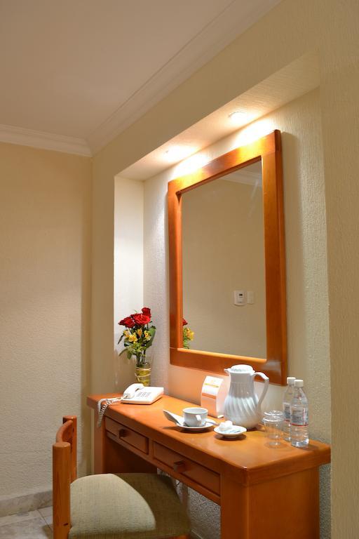 La Posada Hotel Y Suites سان لويس بوتوسي المظهر الخارجي الصورة