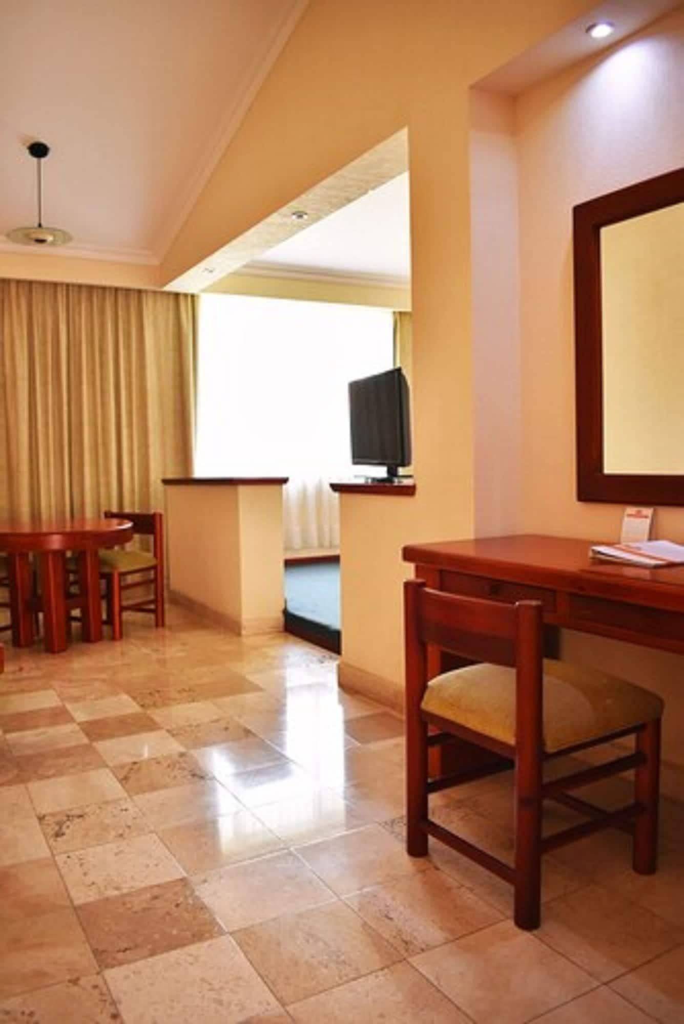 La Posada Hotel Y Suites سان لويس بوتوسي المظهر الخارجي الصورة