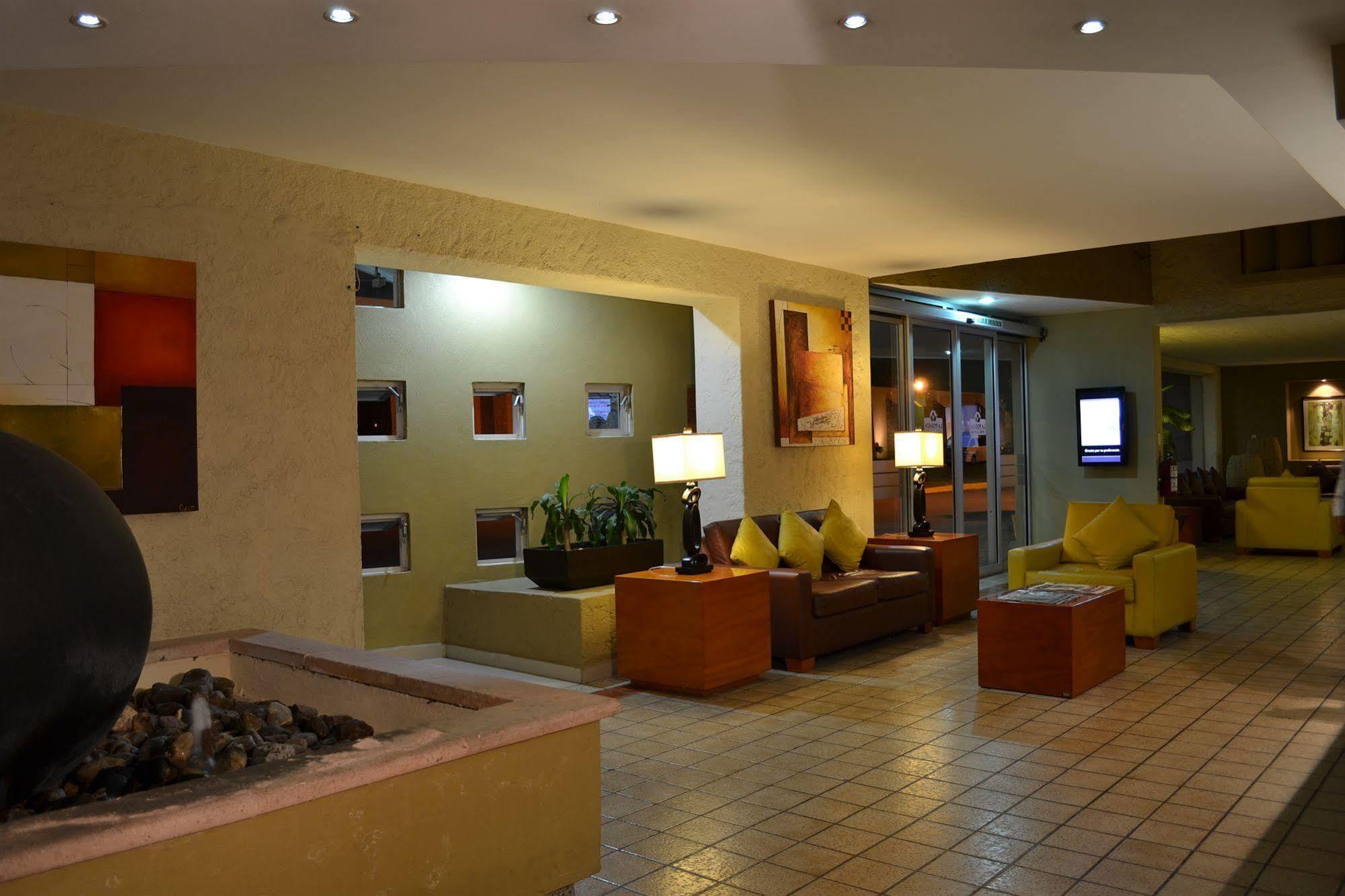 La Posada Hotel Y Suites سان لويس بوتوسي المظهر الخارجي الصورة