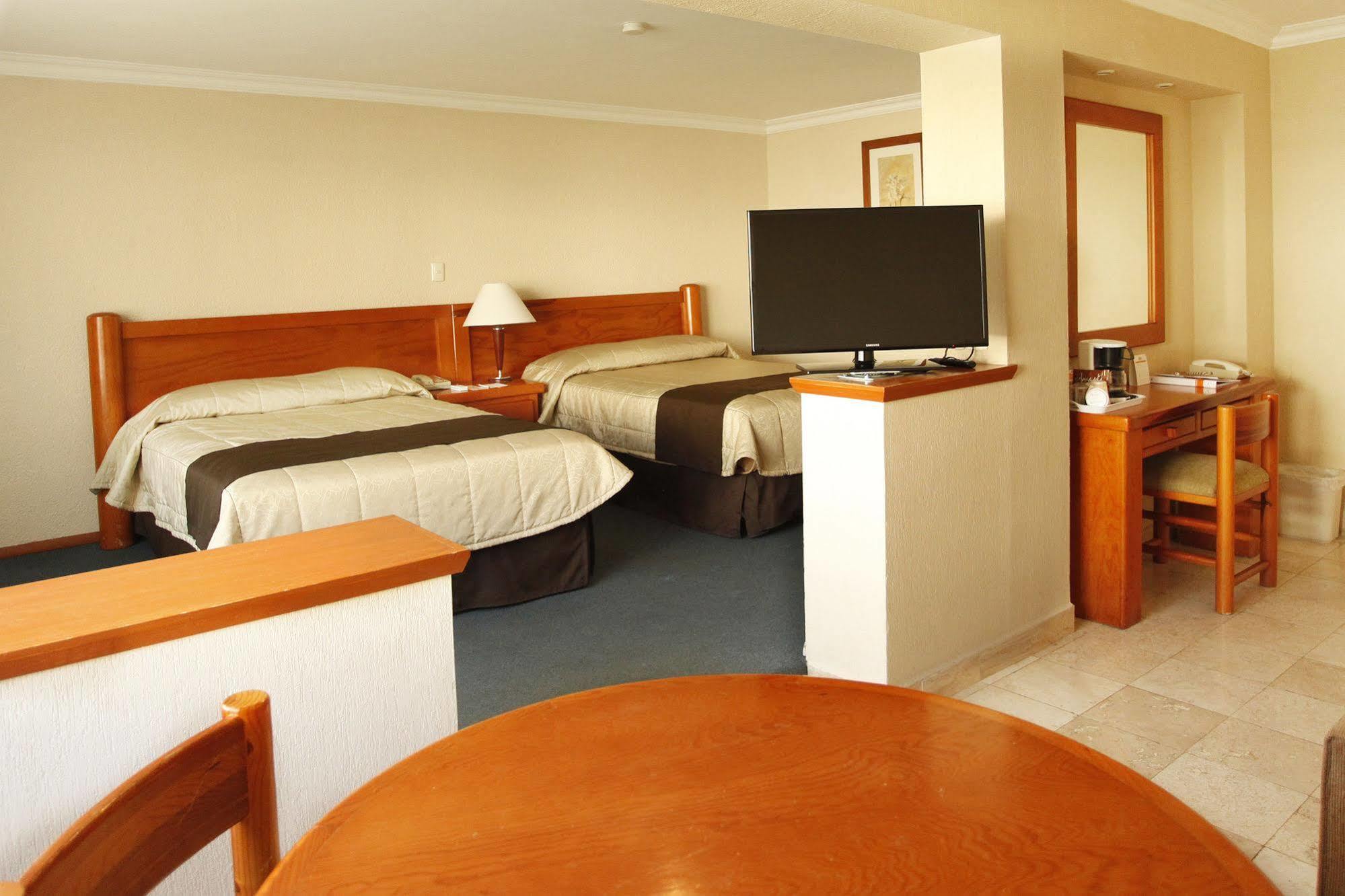 La Posada Hotel Y Suites سان لويس بوتوسي المظهر الخارجي الصورة